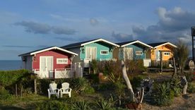 El pueblo de Mar de Cobo ofrece playas tranquilas y un entorno natural ideal para descansar en verano. El pueblo de Mar de Cobo ofrece playas tranquilas y un entorno natural ideal para descansar en verano.