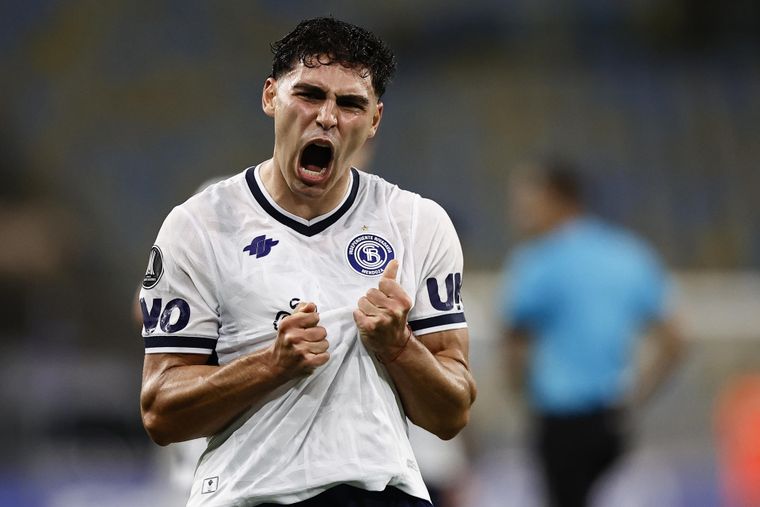 La Lepra dio vuelta el partido en el Maracaná, logró una de las victorias más grandes de su historia y dejó a Fluminense bajo presión en la Copa Libertadores.