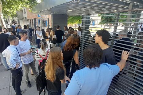 Los directivos del colegio Santa María reciben a 10 padres en cada reunión.&nbsp; 