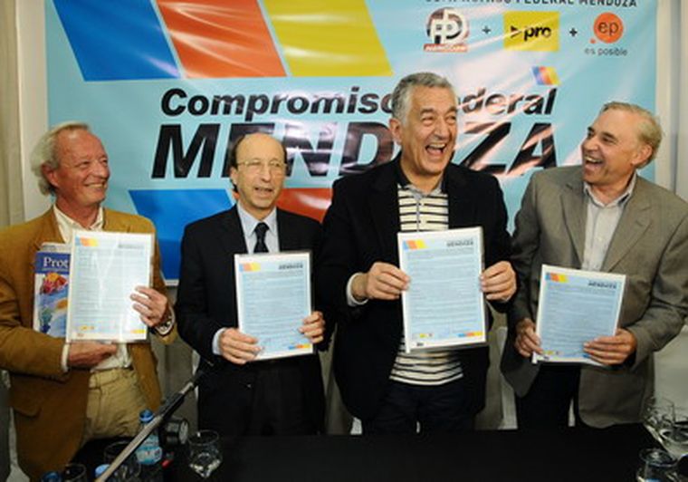 Rodríguez Saá dice que estará en el podio el domingo. Foto: Alf Ponce / MDZ