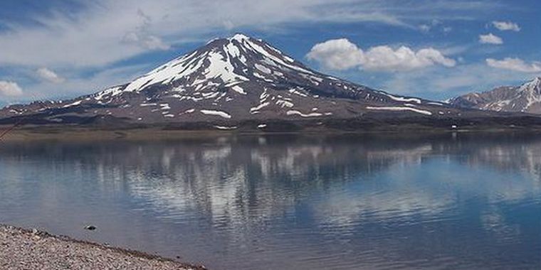 Laguna del Diamante al pie del Volcán Maipo. Foto: Flickr