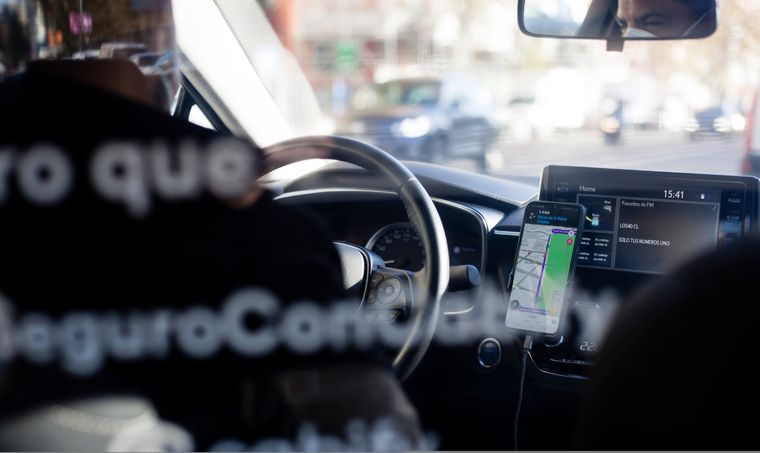 Una nueva ciudad en Mendoza contará con el servicio de las app de movilidad. Foto: shutterstoc