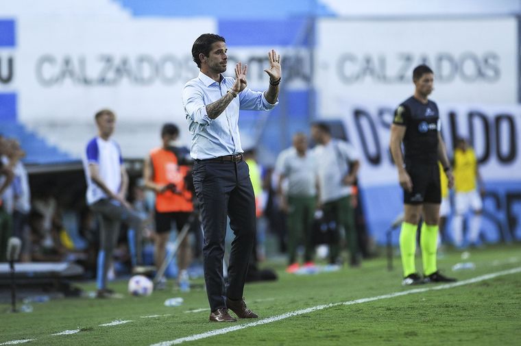 El pedido de Gago a los hinchas de Racing. Foto: Télam