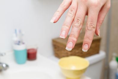 MDZol | Uñas más fuertes son posibles, con elementos que tenemos en casa. Foto: Lea FTV - http://s3.amazonaws.com/photography.prod.demandstudios.com/38bbc1c6-0be4-4553-b0b7-86869bc60517.jpg