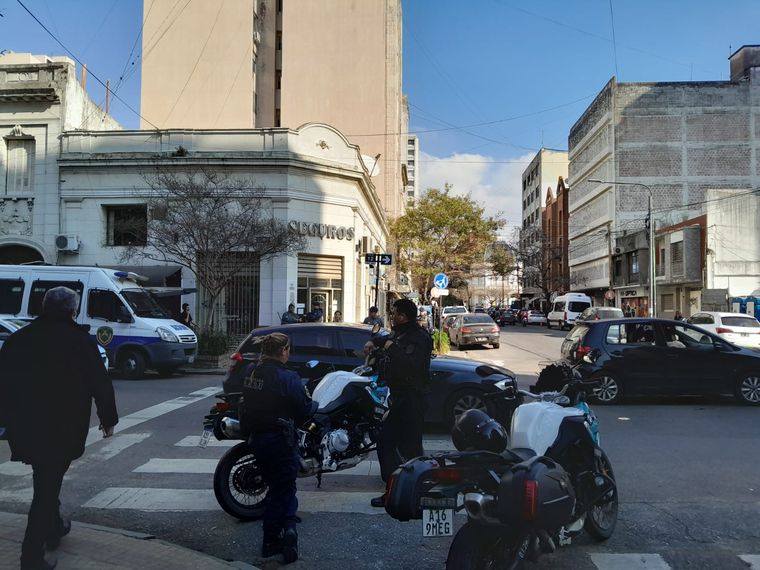 El operativo de seguridad donde firmaron los concejales. El operativo de seguridad donde firmaron los concejales.