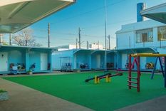 Las microcasas, construidas en torno a un parque recreacional, tienen un ambiente comunitario, pero sólo son una solución temporal, dicen los críticos.