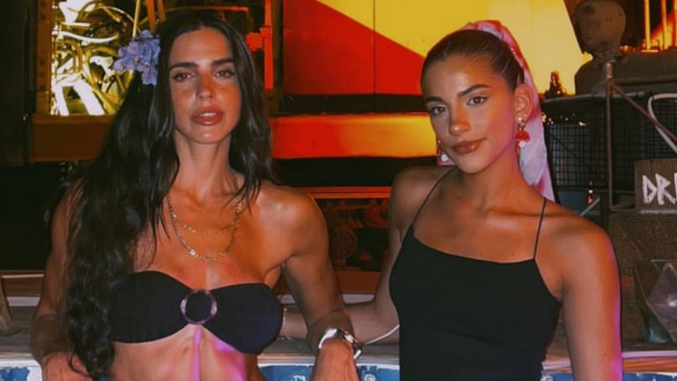 Bárbara de Regil y Mar de Regil Madre e hija brillando Foto: Fuente: Imagen - Instagram @marderegil._