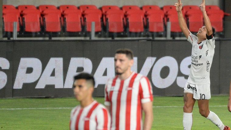 El Pulga la rompió y Colón es líder. Foto: TyC Sports