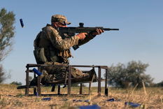 Las imágenes de la guerra dañan a los habitantes inocentes de esos pueblos porque revelan que estamos en manos de narcisos ciegos. Las imágenes de la guerra dañan a los habitantes inocentes de esos pueblos porque revelan que estamos en manos de narcisos ciegos.