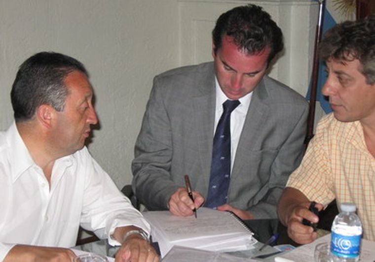 Jaque, Pérez y Gimenez firman el convenio para construir el centro de congresos