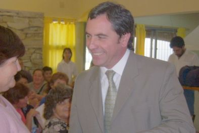 MDZol | El intendente Jorge Difonso entregó las pensiones a los beneficiarios.