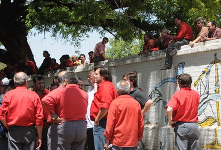Los trabajadores ferroviarios realizaron otra protesta. Foto: Marcelo Ruiz /MDZ