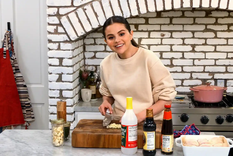 La actriz Selena Gómez está aprendiendo a cocinar desde su casa. Foto: El Español