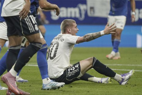 Franco Mastantuono cayó en el área y pidió penal en una jugada durante el primer tiempo, pero no se lo concedieron. Franco Mastantuono cayó en el área y pidió penal en una jugada durante el primer tiempo, pero no se lo concedieron.