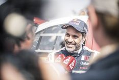 La sonrisa de Nasser tras cumplir con una nueva especial. Foto: @dakar La sonrisa de Nasser tras cumplir con una nueva especial. Foto: @dakar