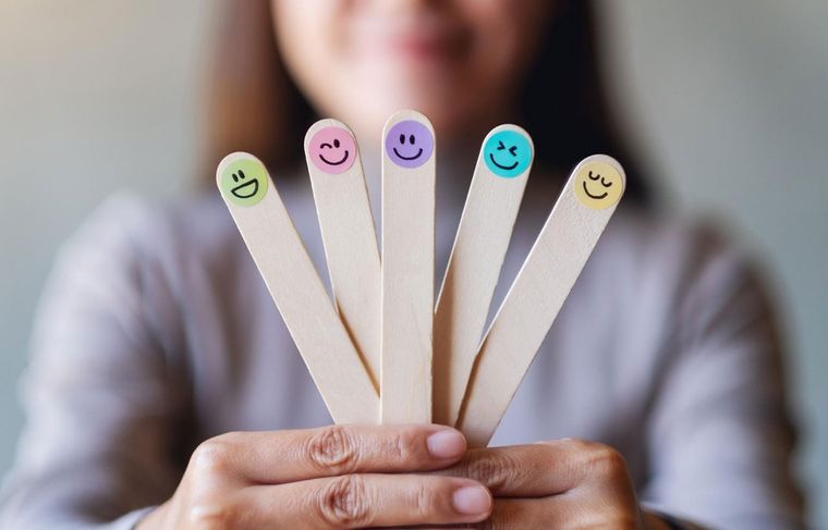 Vivimos en una era de hiperconexión, donde las redes sociales nos bombardean con imágenes de vidas aparentemente perfectas. Foto: Archivo