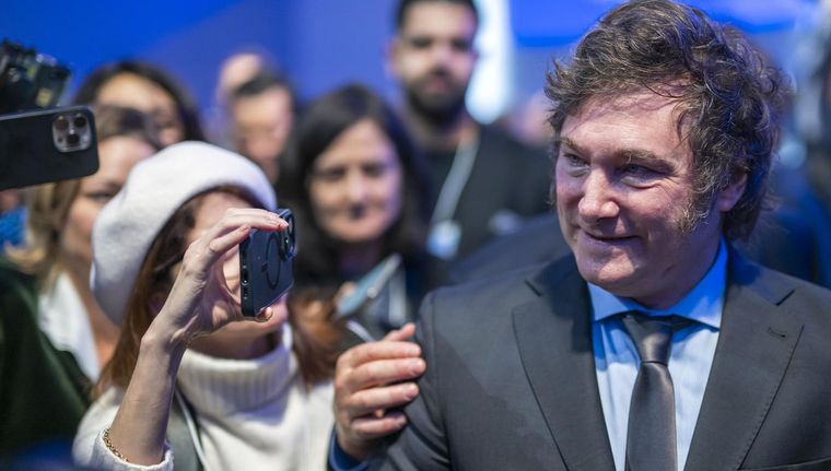 Una encuesta ubicó a Javier Milei como el tercer presidente con mejor imagen en Sudamérica Foto: EFE