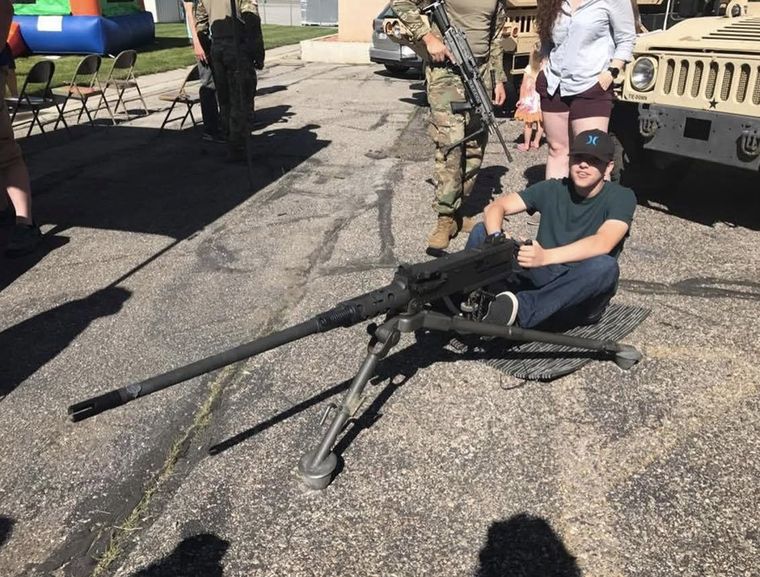 Tyler Robinson tuvo acceso a las armas de fuego desde pequeño. 