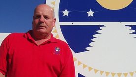 Dennis Hope atravesaba un divorcio cuando pensó en la idea millonaria que le cambió la vida.