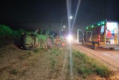 volco en la ruta y termino dando positivo al control de alcoholemia: asi quedo el auto