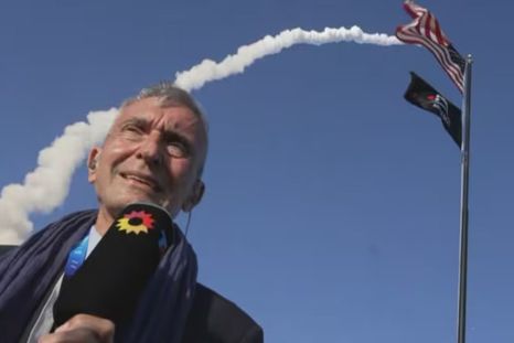 El impactante rastro de vapor de agua que Nelson Castro analizó en directo para Argentina. / Captura TN El impactante rastro de vapor de agua que Nelson Castro analizó en directo para Argentina. / Captura TN