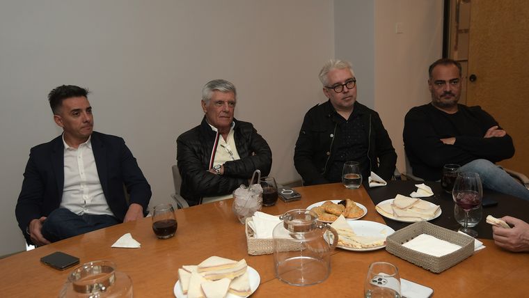 Marcos Calvente, Claudio Burgos, Laureano Manson y Marcelo Arce. Marcos Calvente, Claudio Burgos, Laureano Manson y Marcelo Arce.