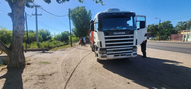El motociclista terminó abajo del acoplado del camión y murió en el acto Foto: Ministerio de Seguridad de Mendoza