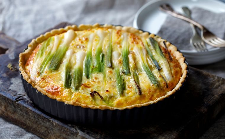 Tarta de puerro y panceta Una receta simple y deliciosa de tarta de puerro para hacer en minutos. Foto: Shutterstock