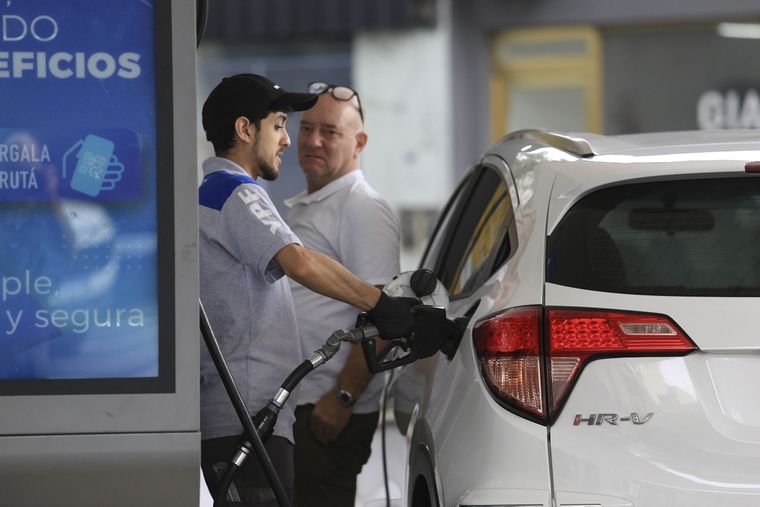 Ventas de combustibles cayeron en julio y frenaron cuatro meses de subas. Foto: Noticias Argentinas