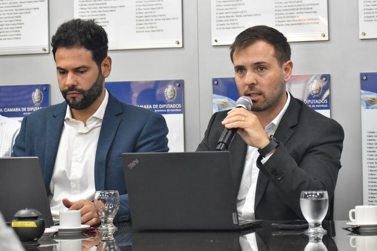 &nbsp;Leonardo Fernández, director de Gestión y Fiscalización Ambiental; y Jerónimo Shantal, director de Minería.&nbsp;