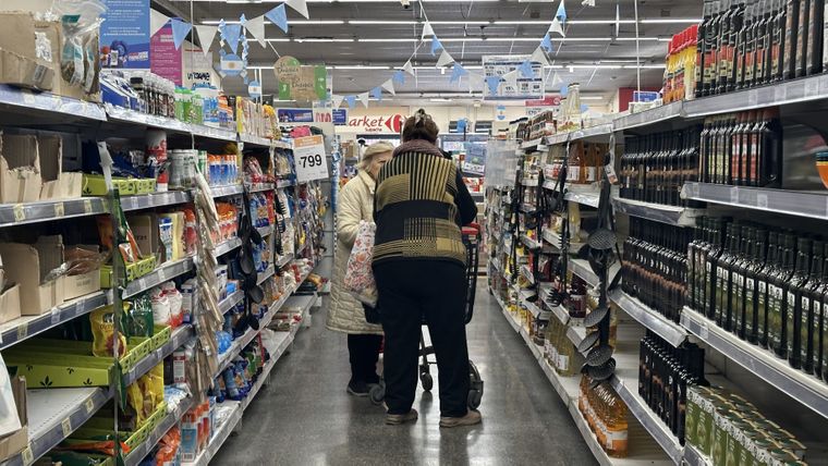 Inflación: Venezuela registró 19,9% y Argentina 2,1% en julio, liderando el ranking regional.