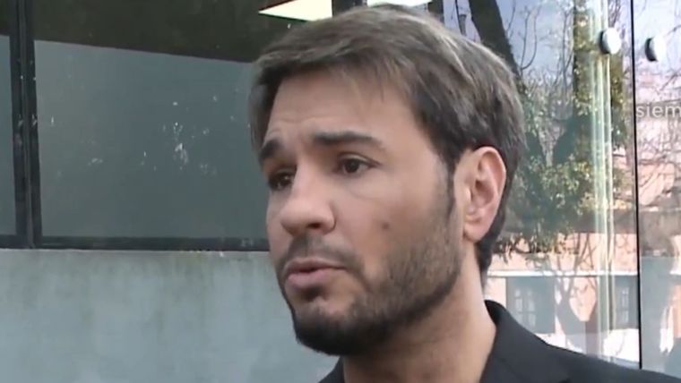 El periodista cuestionó la coherencia entre el discurso feminista y las acciones laborales.