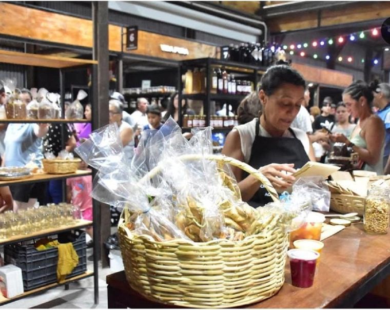 El nuevo mercado municipal en un viejo galpón de tren. Foto: IG: MdeT.