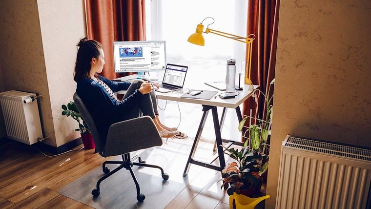 Un estudio estima que los trabajadores remotos representarán el 32% de la fuerza laboral mundial para fines de 2021, en comparación con el 17% en 2019. Foto: RNoticias.