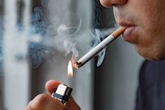 Los fumadores ya no podrán hacerlo en cualquier espacio público Foto: Shutterstock