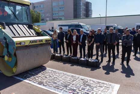 Los celulares destruidos por el Gobierno de Mendoza. Los celulares destruidos por el Gobierno de Mendoza.