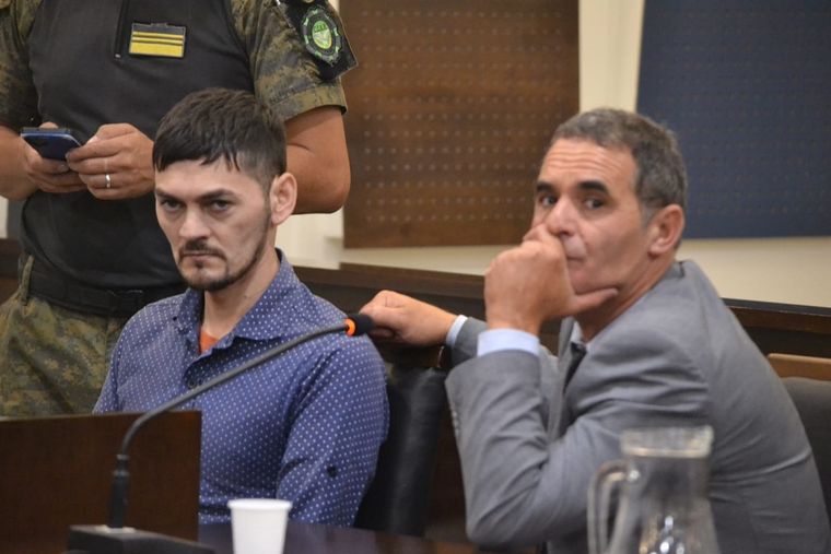 El hombre que estaba señalado por el crimen, junto a su abogado Foto: Ministerio Público Fiscal