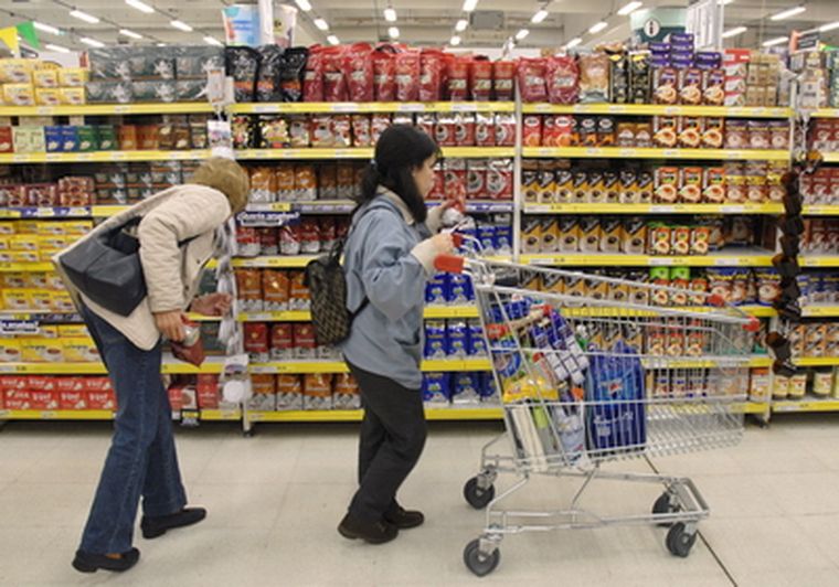 Los alimentos empujan los precios. Foto: NA