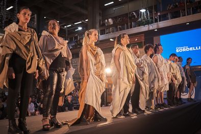 MDZol | Una vez más, se llevó a cabo el desfile anual de diseño de a FADU, se destacaron las propuestas, los estudiantes y sus diseños. Foto: UBA