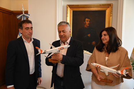 Pasaporte al día: los 14 viajes al exterior de Cornejo en su segundo mandato