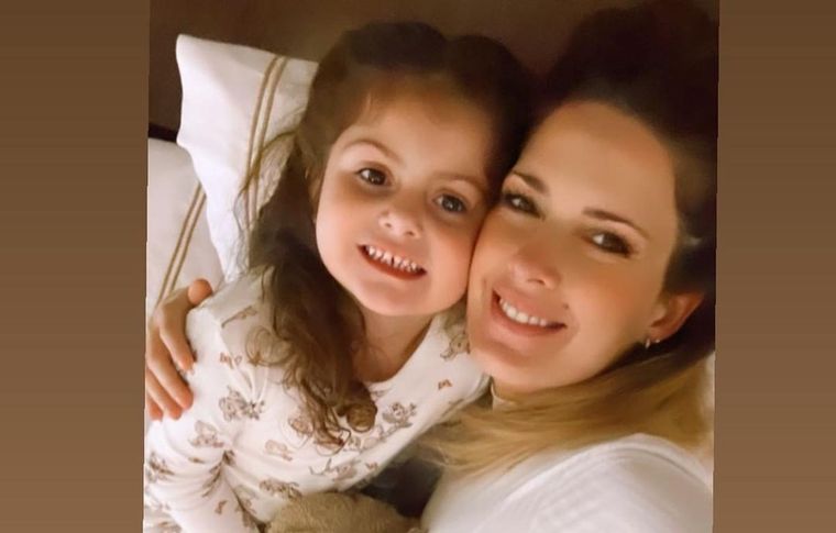 HERMANAS. ISABELITA, LA HIJA DE MACEDO, TENDRÁ UNA NENA EN LA CASA PARA JUGAR.