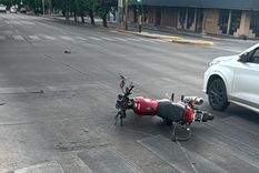 accidente en guaymallen: un motociclista termino con la pierna fracturada