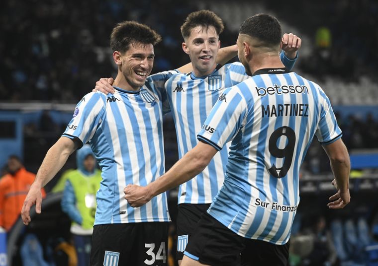Racing celebra al ritmo de sus goleadores. Foto: FotoBaires