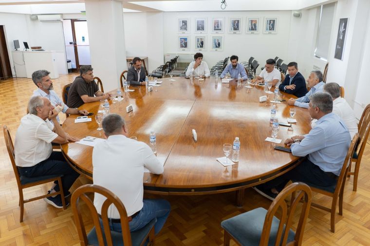 Alfredo Cornejo con los intendentes Foto: Gobierno de Mendoza