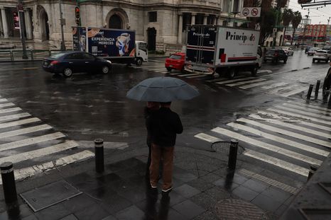 El frente frío 16 impulsará lluvias intensas y fuertes vientos a lo largo de varias regiones de México este jueves. El frente frío 16 impulsará lluvias intensas y fuertes vientos a lo largo de varias regiones de México este jueves.