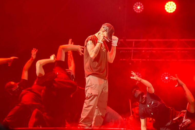 El trapero hizo vibrar a los fans mendocinos. Foto: Maru Mena/ MDZ