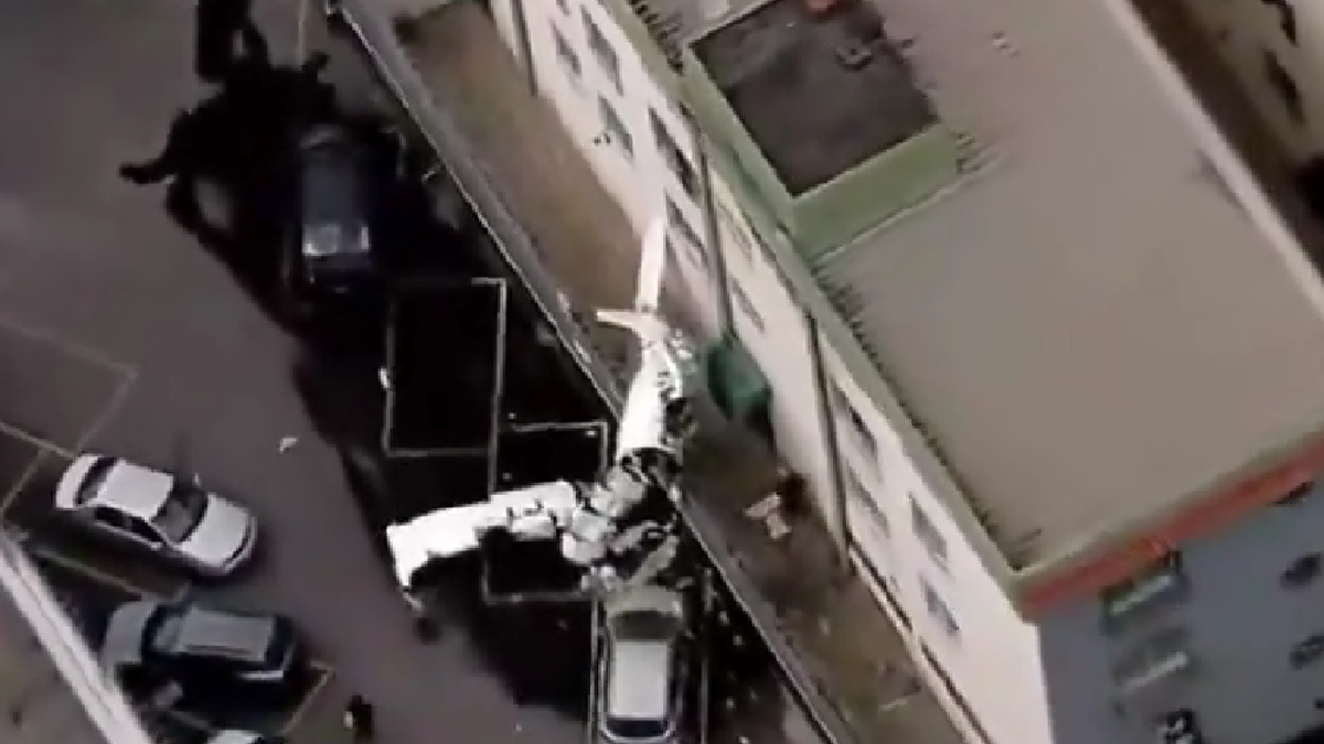 Se estrelló una avioneta contra un edificio residencial en Brasil y el video es estremecedor