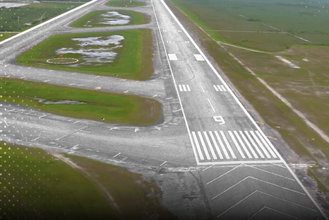 Imagen aérea del Aeropuerto de Entrenamiento y Transición Dade-Collier donde se está construyendo el llamado "Alcatraz de los caimanes".