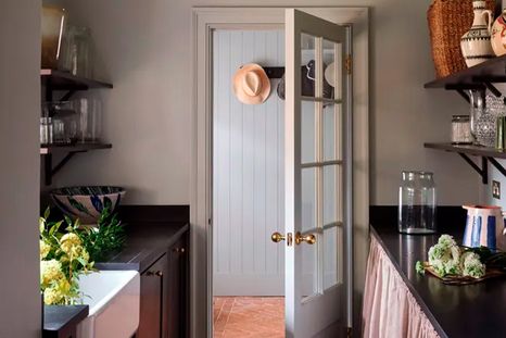 La decoración desechable es una tendencia que se repite cada año y consiste en una decoración barata y producida en masa. En términos de medio ambiente ésto puede acabar costando más a largo plazo, La decoración desechable es una tendencia que se repite cada año y consiste en una decoración barata y producida en masa. En términos de medio ambiente ésto puede acabar costando más a largo plazo,