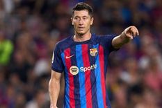 Lewandowski destrozó a Zambrano. Foto: @BarcelonaSC Lewandowski destrozó a Zambrano. Foto: @BarcelonaSC